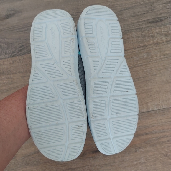 Speedo Water Shoes 7/8 Medium - Picture 2 of 7